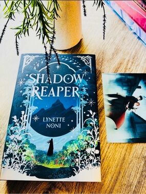 Fairyloot Exclusive Signed Edition Shadow Reaper by Lynette Noni